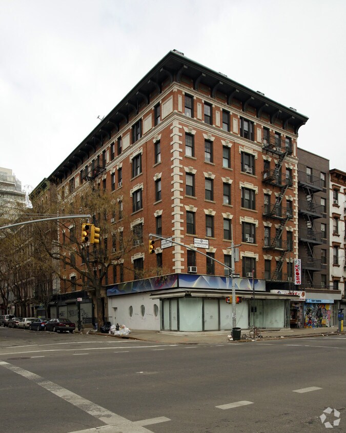 Building Photo - 239 E 5th St