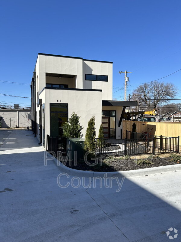 Building Photo - 410 N 1st St