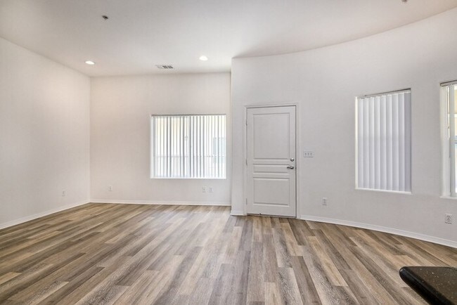 Building Photo - 819 D Ave