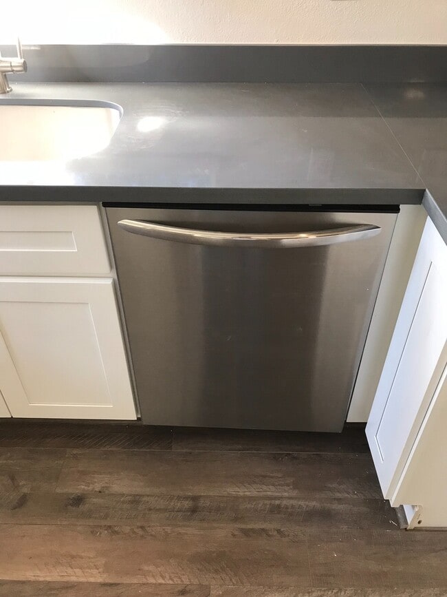 Building Photo - Remodeled 4 Bed Room 2 Bath 2 Car Garage Home