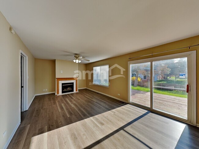 Foto del edificio - 388 Pheasant Chase Dr