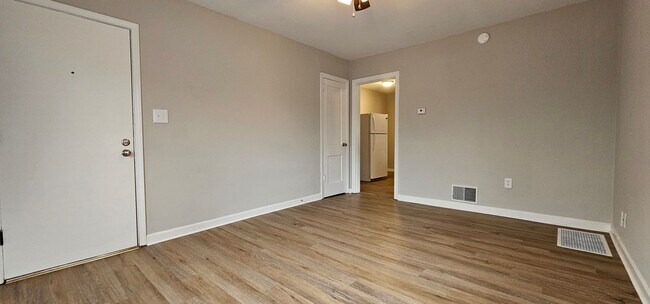 Building Photo - Newly Renovated 1-Bedroom Apartment | Top ...