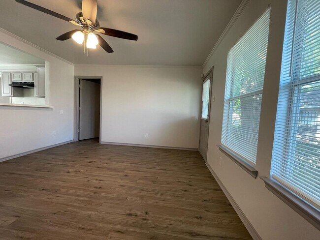 Foto del edificio - 4102 Opal Ave