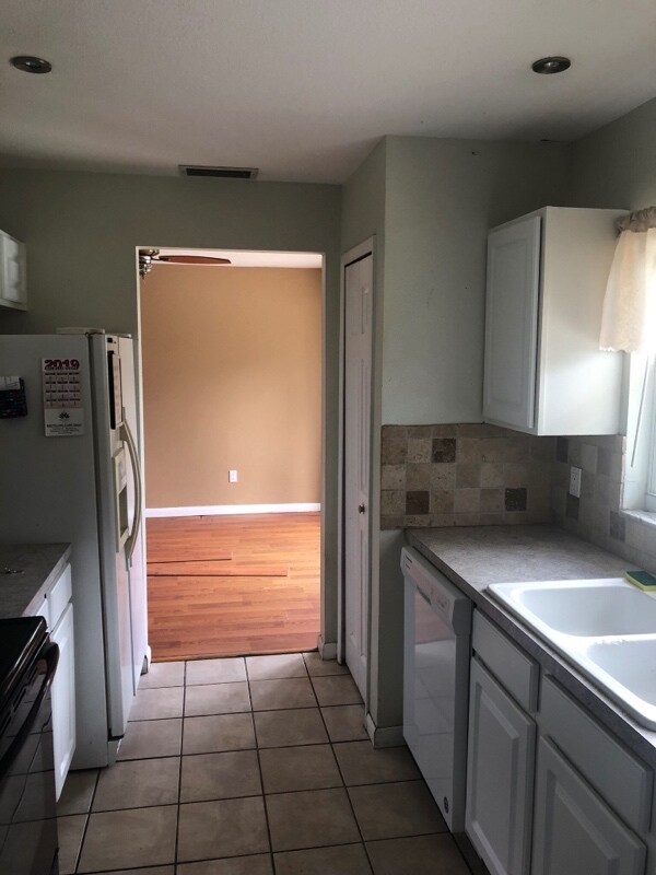 Foto del edificio - 1203 Oakwood Ln