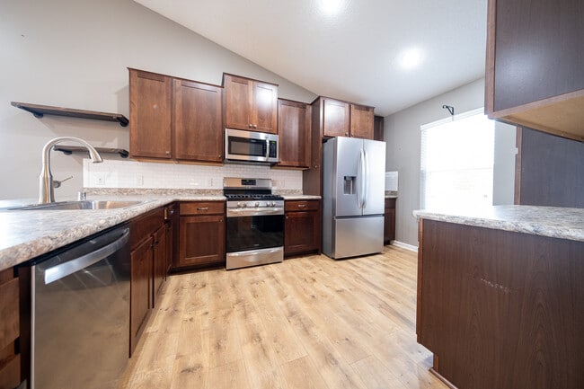 Foto del edificio - 15141 Emory Cir