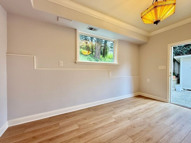 Building Photo - 676 Canyon Dr