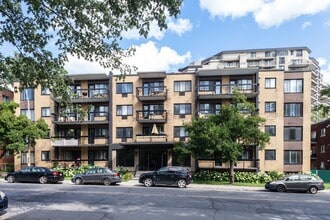 Building Photo - 2400 Av. Van Horne