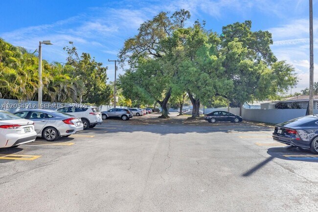 Building Photo - 2575 SW 27th St
