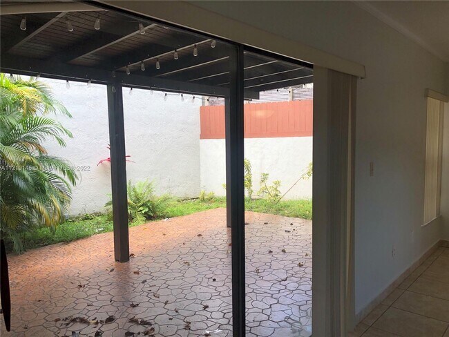 Foto del edificio - 9722 NW 6th Ln
