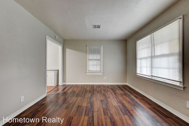 Building Photo - 2 br, 1 bath House - 910 NW 99th Street