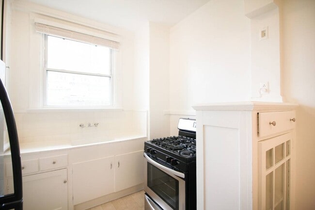 Building Photo - 1935 Franklin St