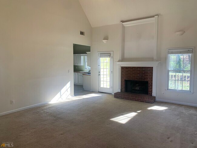 Building Photo - 590 Georgian Hills Dr