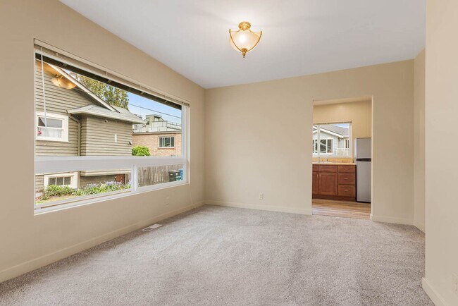 Foto del edificio - 2114 Dexter Ave N