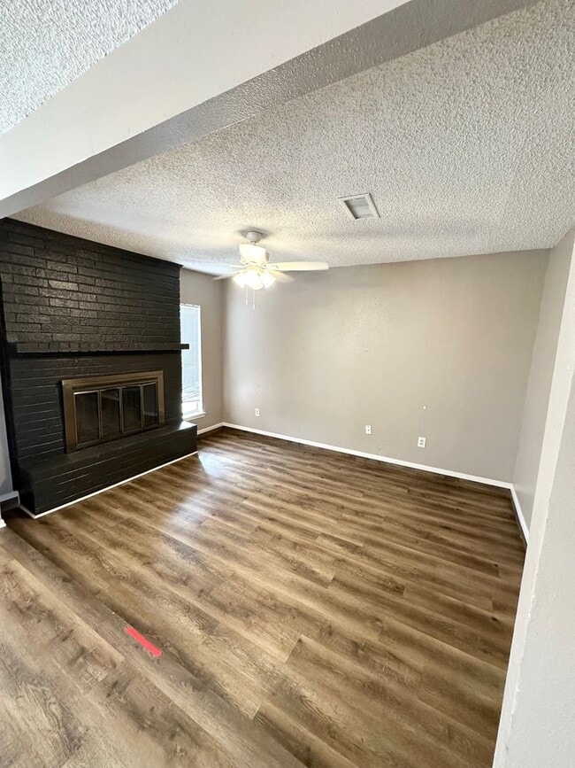 Foto del edificio - 3 Bed 2 Bath Home Ready To Rent ASAP!