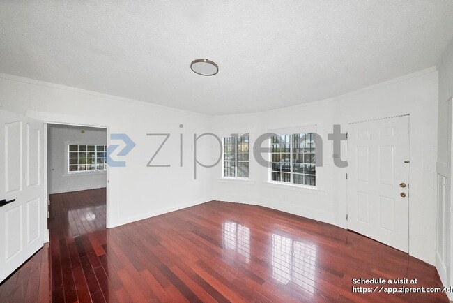 Building Photo - 1425 3rd Ave