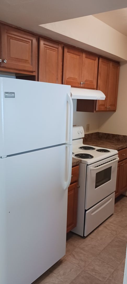Foto del edificio - 2 bedroom/ 1.5 bathroom- The Midlands