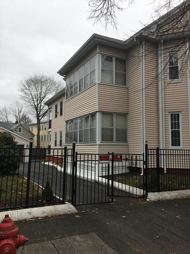 Building Photo - 37 Estes St