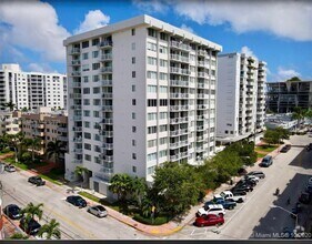 Building Photo - 1345 Lincoln Rd