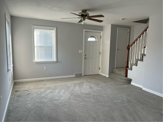 Foto del edificio - Spacious 4Bed/2Bath Townhome in Ridgeleigh