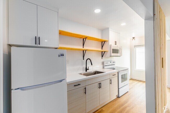 Cocina del apartamento - The Villager in Bay Park, Freshly Renovate...