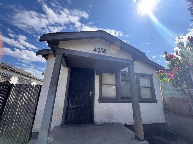 Building Photo - 4216 Woodlawn Ave