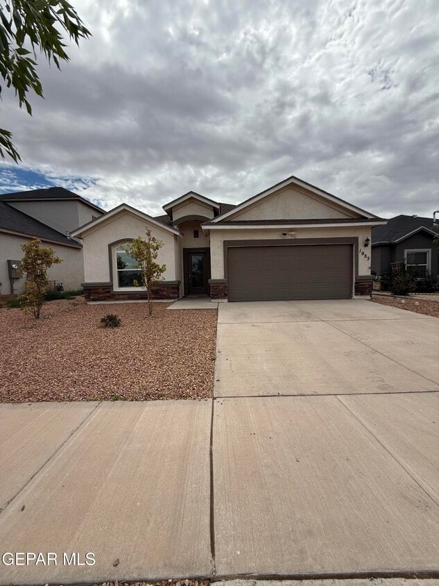 Primary Photo - 1085 Summer Breeze Pl