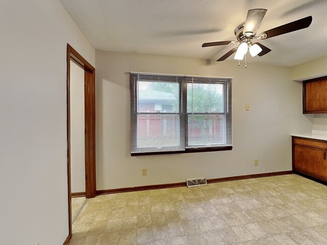 Foto del edificio - 132 W Old S St