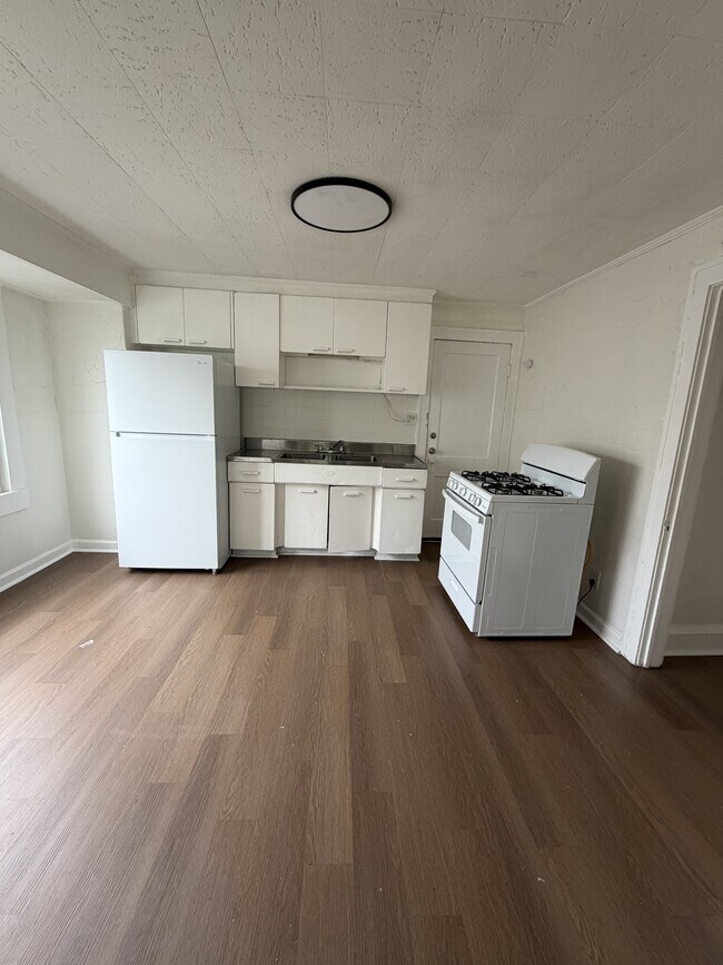 Building Photo - 4473 W 133rd St