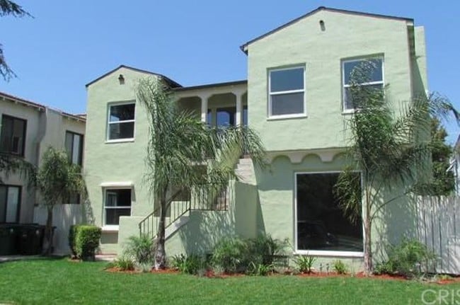 Outside - 6107 Cashio St