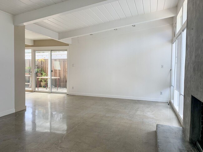 Building Photo - Custom Designed Modern 3 Bedroom Eicher in Palo Alto!