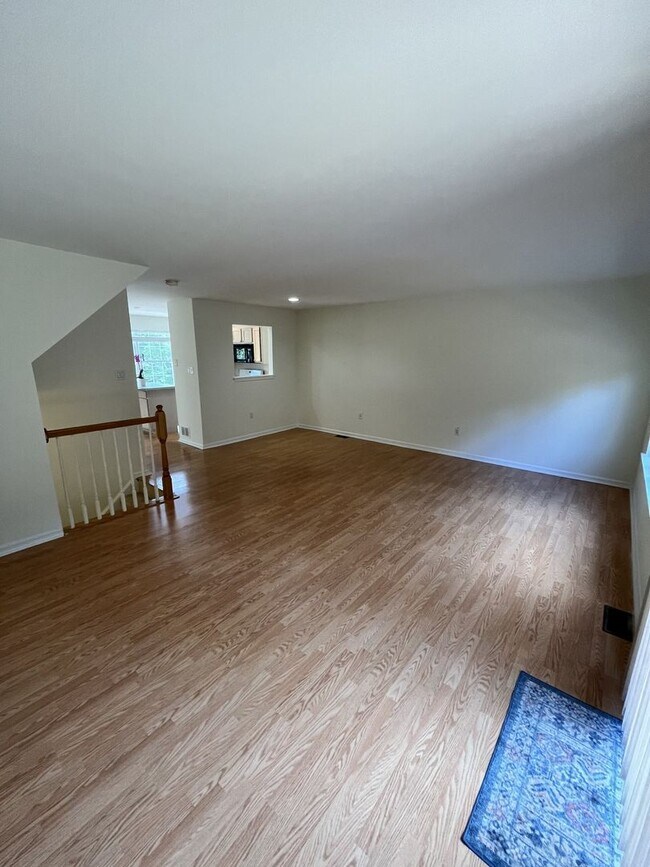 Foto del edificio - 18 Emandan Ln