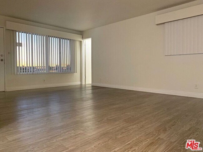 Foto del edificio - 4641 S Slauson Ave