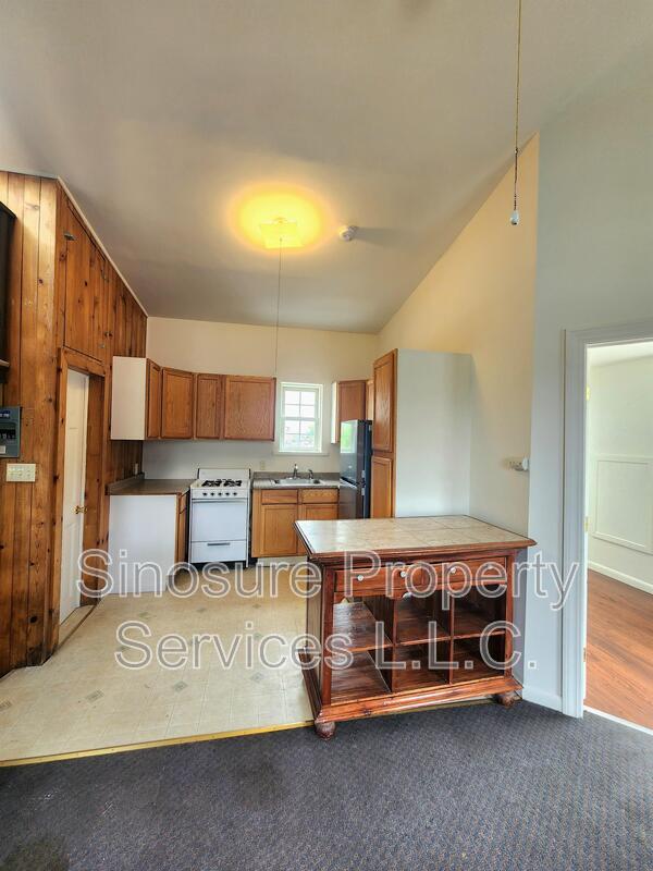 Building Photo - 250 Lark St