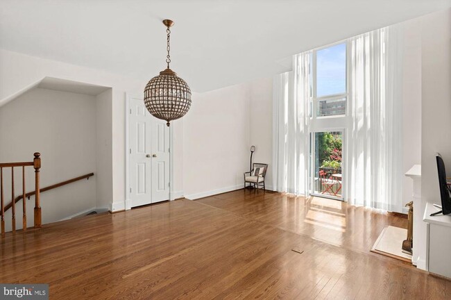 Foto del edificio - 3944 Georgetown Ct NW