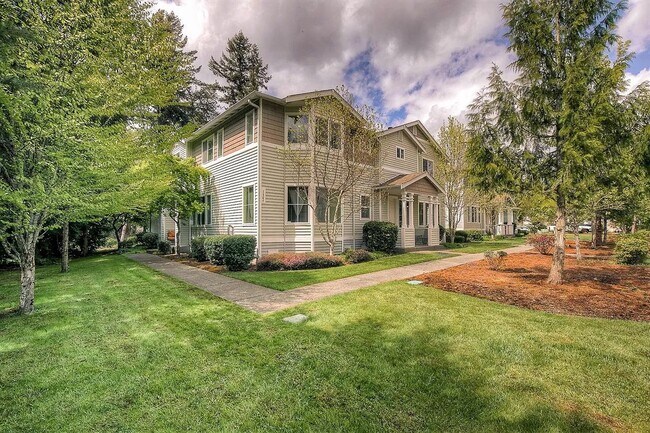 Building Photo - Charming 3 Bedroom Townhouse in Dupont