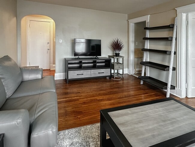 Building Photo - 119 Lewis St