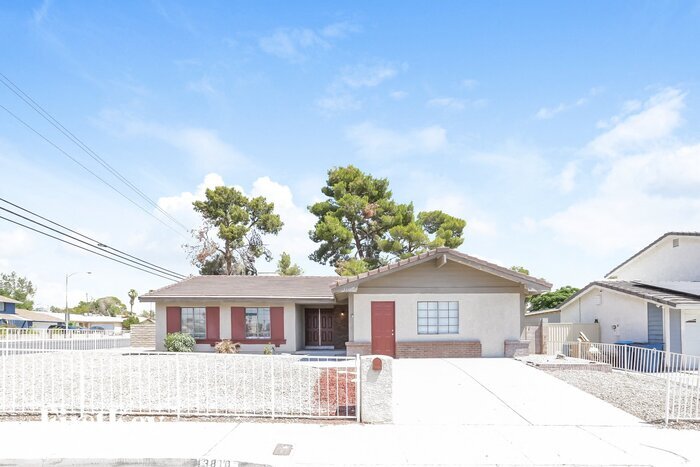 Primary Photo - 3810 E Mesa Vista Ave