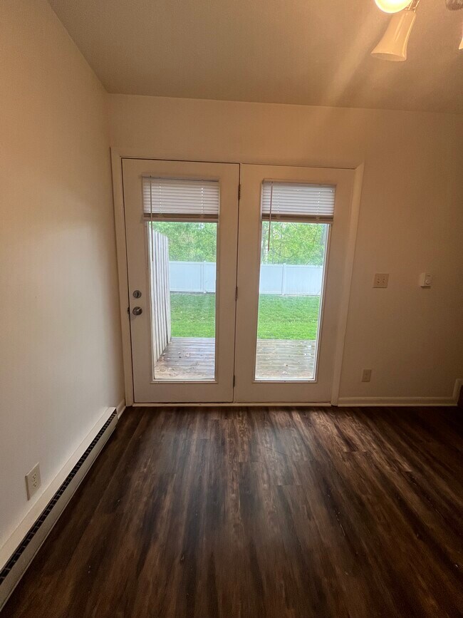 Foto del edificio - 107 Forest Ln