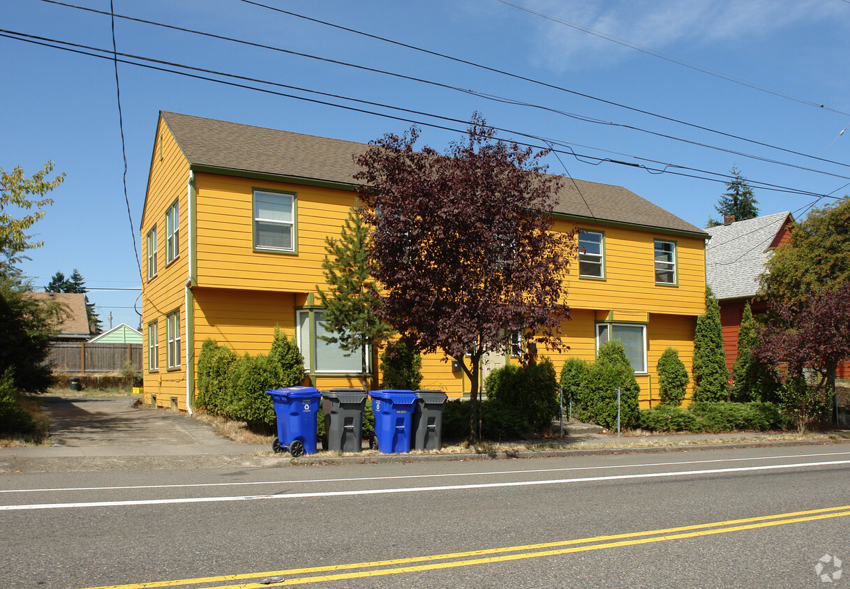 Foto principal - 6721 N Vancouver Ave