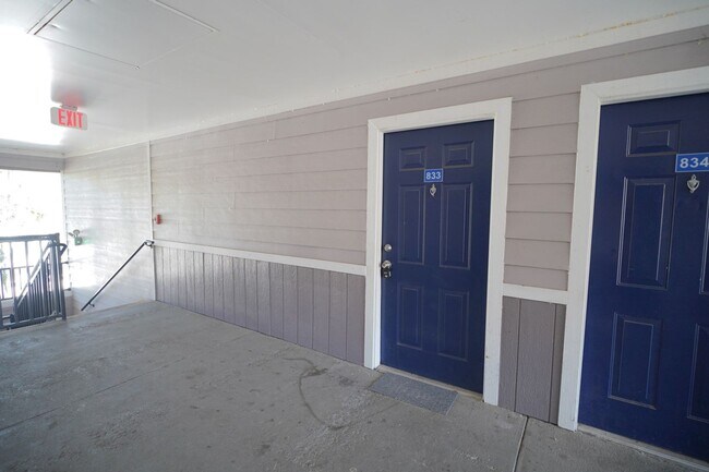 Foto del edificio - 3 Bed / 3 Bath Condo in Gated Community