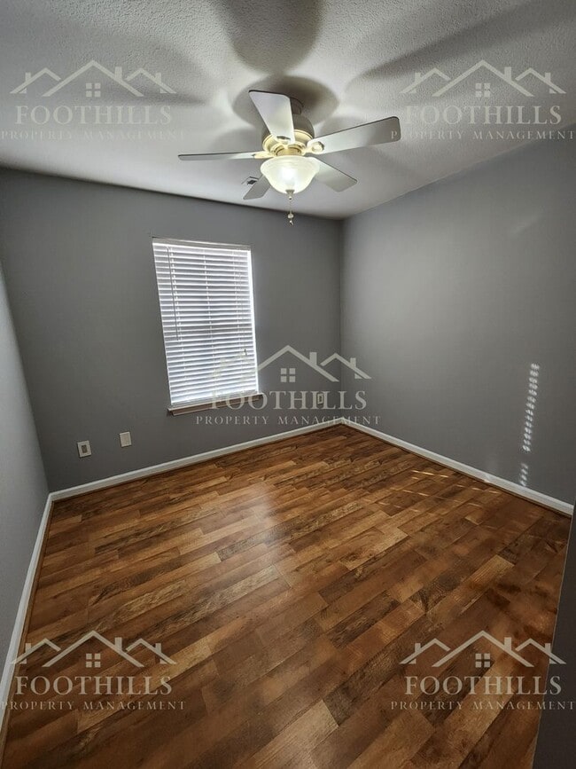 Foto del edificio - 438 Old Colony Rd