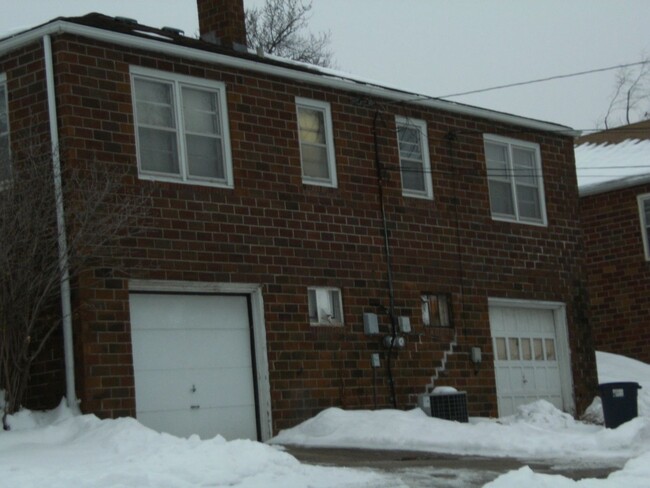 Building Photo - 2301-2303  N 48 St