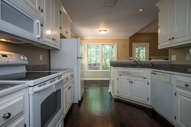 Foto del edificio - 119 Spring Lake Dr