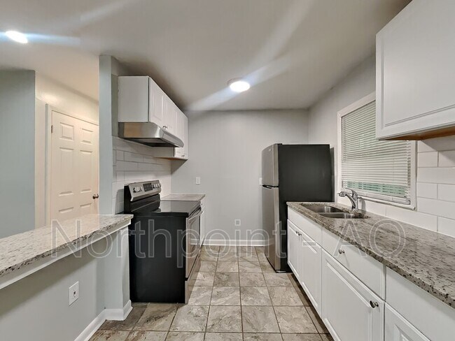 Building Photo - 1788 Thomasville Dr SE