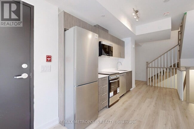 Building Photo - 871-871 Sheppard Ave W