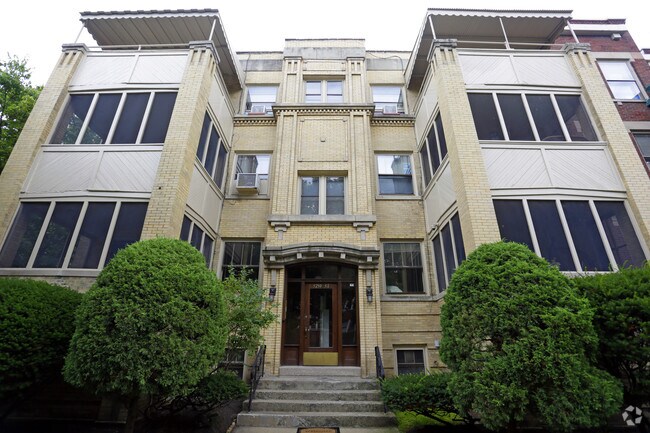5757/5759 entrada al edificio - 5757-59 N Winthrop Ave