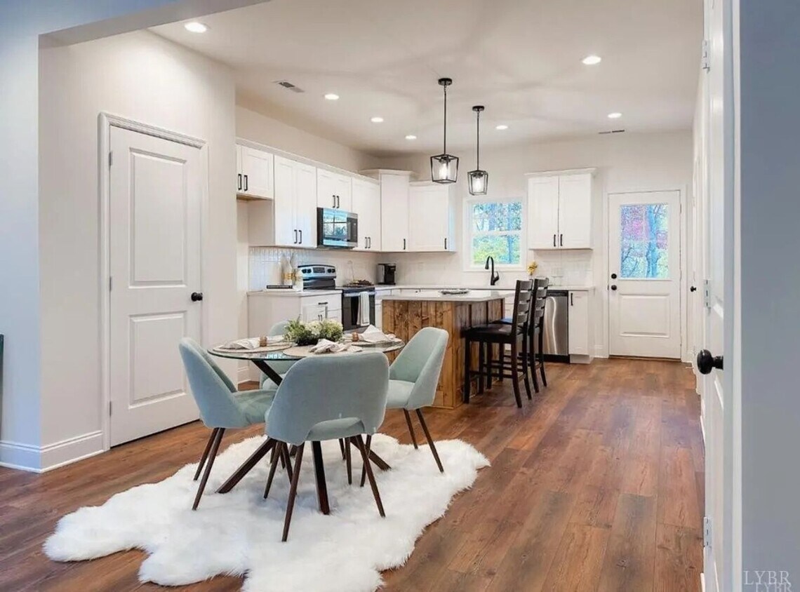 Foto del edificio - Gorgeous new construction townhome in Heritage school district!