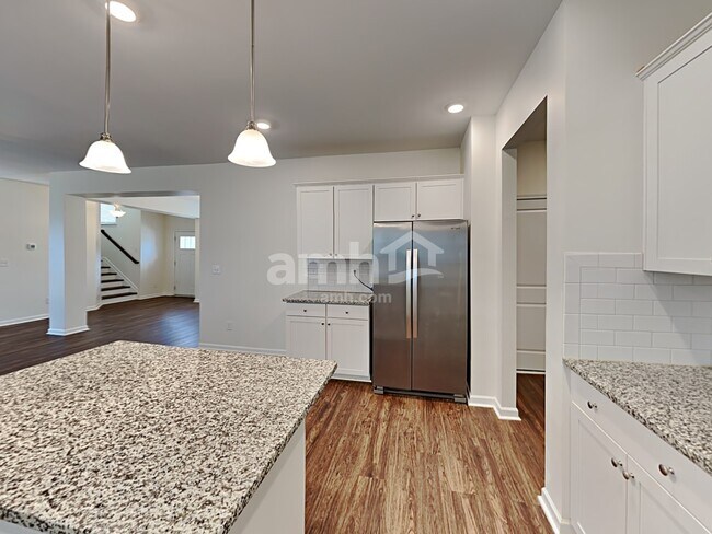 Building Photo - 33 Camp Cir