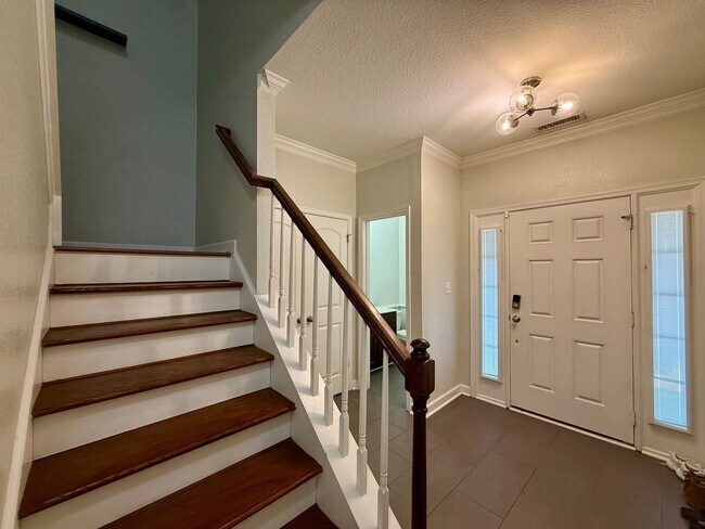 Foto del edificio - Modern living in the heart of Greenbrier - 4 BR home with open layout