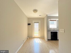 Building Photo - 2509 S Walter Reed Dr